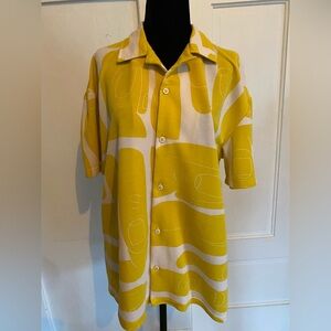 Zara and Sebastian Curi Collab. Yellow Fingers short sleeved button down. Size M